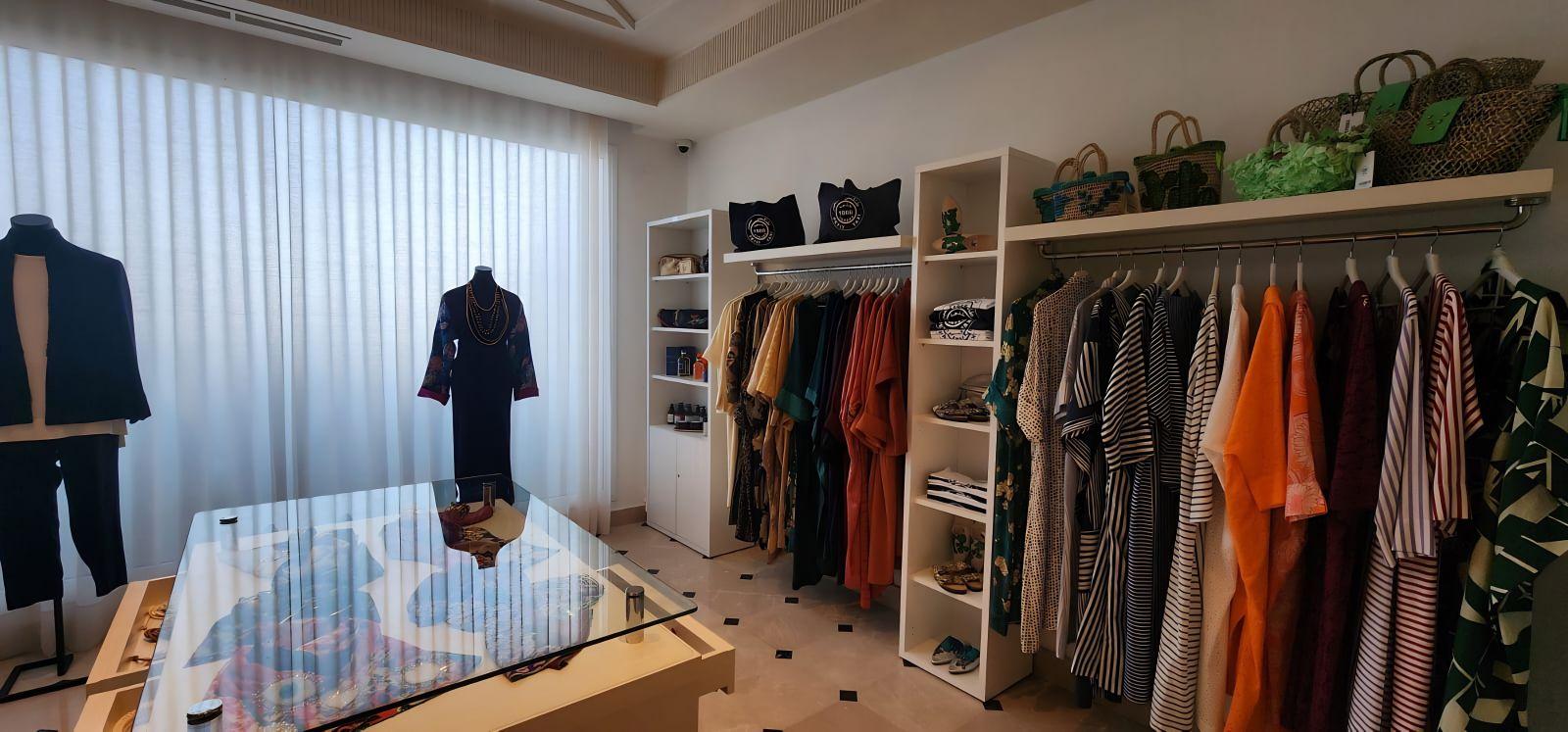 LA BOUTIQUE BY LAS CHICAS